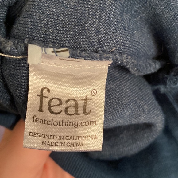 feat BlanketBlend Crewneck - Picture 11 of 12